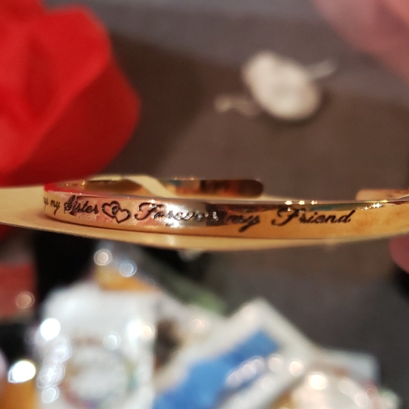 Cuff bracelet - Picture 3 of 4